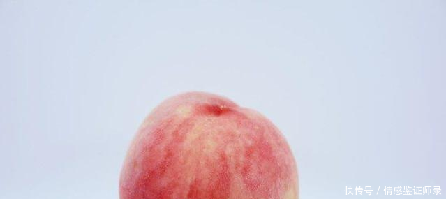 教你清洗桃子的方法,这样洗的桃子没有桃毛,吃