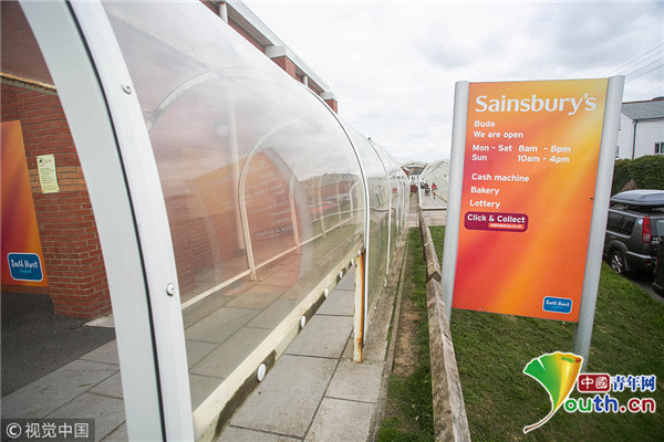 从超市到停车场都是一场旅行!英国别致塑料隧