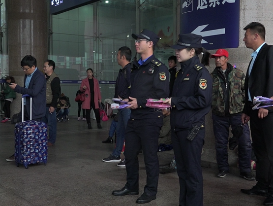 【十九大记者手记】为北京西站默默无闻的一线工作者点赞! 【十九大记者手记】为北京西站默默无闻的一线工作者点赞!