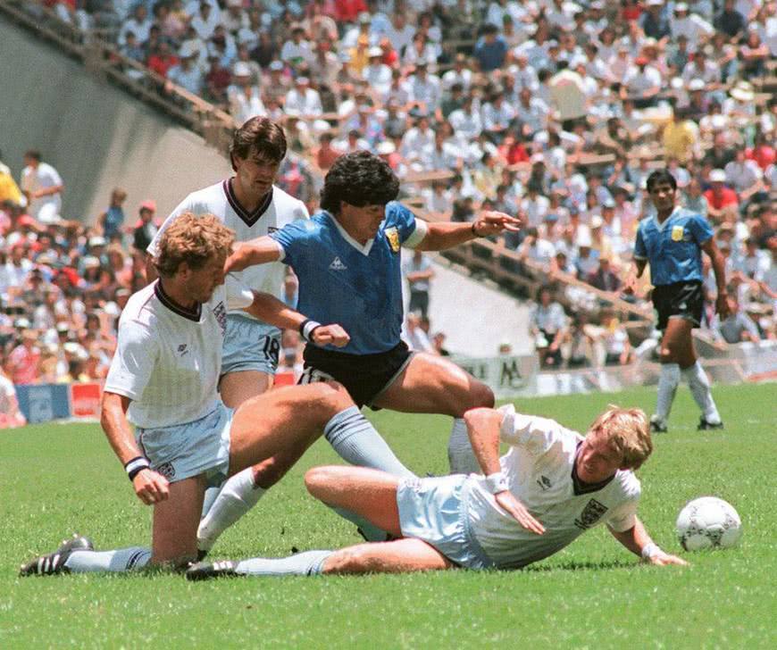 1986世界杯马拉多纳是什么地位?他什么举动令
