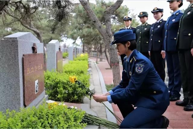 陆军军医大学士官学校组织清明纪念活动