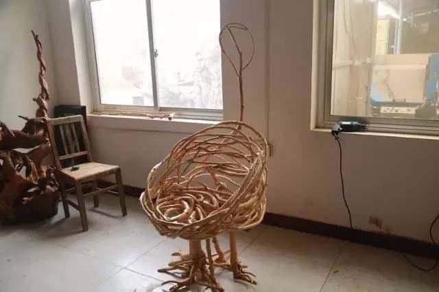 农民用11年时间种出会开花的"桃树椅",一把椅子卖两万多元