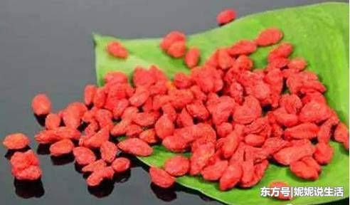 枸杞是直接吃还是泡水为好?听了医生的建议后