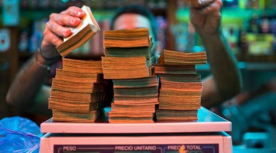 通货膨胀现在如此严重,如果委内瑞拉人提前买