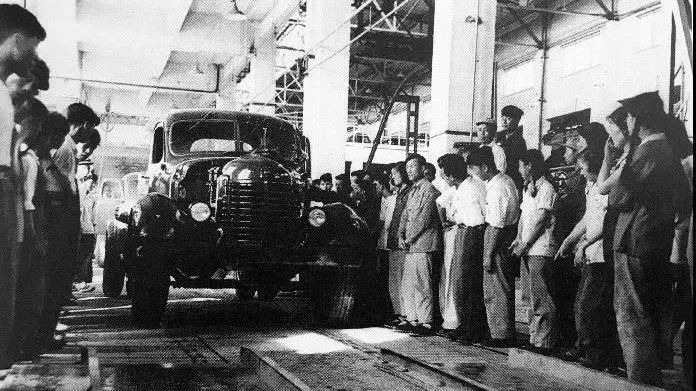 毛主席口中的“白面书生”,新中国汽车工业的奠基人! 毛主席口中的“白面书生”,新中国汽车工业的奠基人!