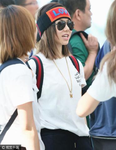 邓紫棋头巾墨镜造型现身 变嘻哈少女