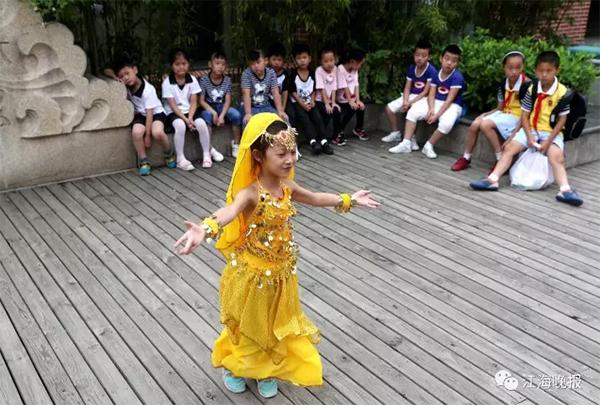 江苏南通一九年一贯制学校迎来17对双胞胎新