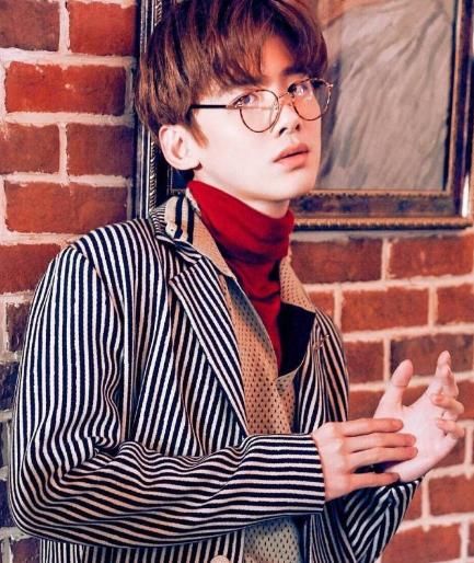 白敬亭因戏情陷郑爽,公开9字表白,网友:借郑爽