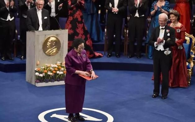 李小璐出轨贾乃亮微博获得百万打赏,屠呦呦又