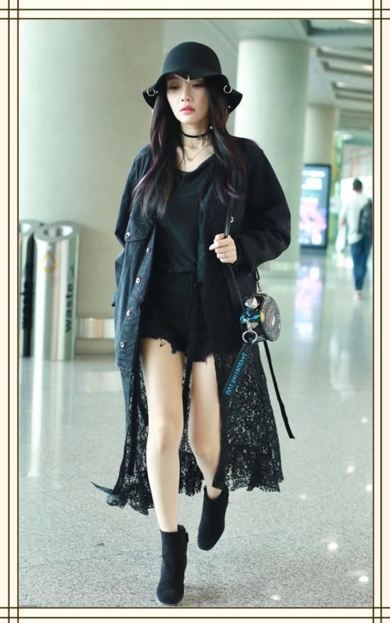 李小璐挑战杨幂穿超短裤,一个似超模,一个却秒