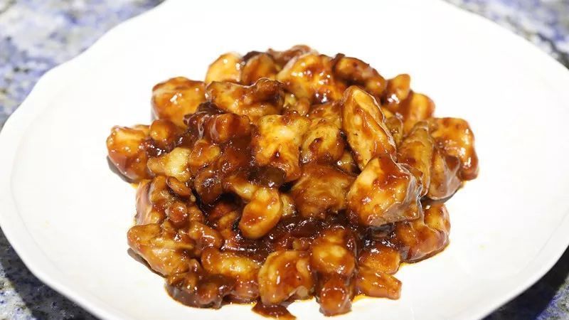 大厨教您做酱爆鸡里蹦,做法简单,美味可口! 大厨教您做酱爆鸡里蹦,做法简单,美味可口!