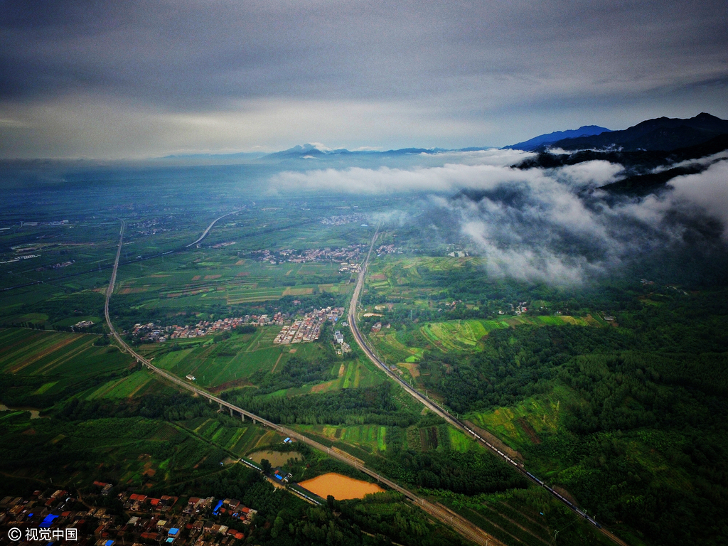 西安雨后美景 站在云裳看秦岭骑着彩虹赏晚霞 西安雨后美景 站在云裳看秦岭骑着彩虹赏晚霞
