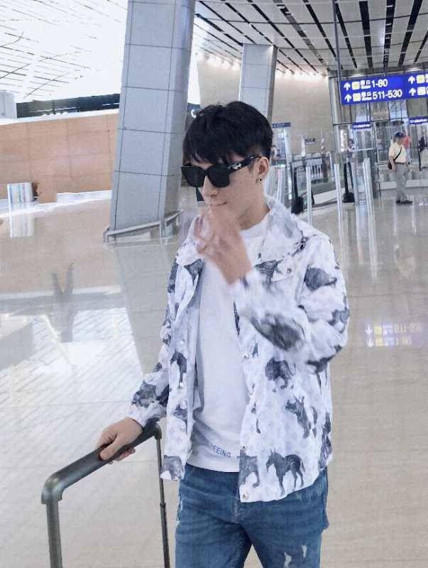 真假范冰冰男友大PK,余小泉还是李晨,谁更胜一