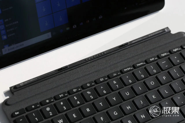 surface go实测 t019b6ed9b1374120c1.jpg?size=640x427