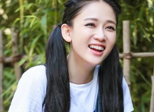 4位女星扎双马尾,迪丽热巴像村姑,杨颖像傻子