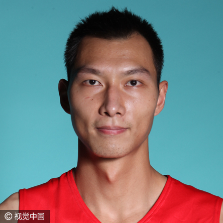 参加2016里约奥运会的中国男篮球员大头照曝光，易建联帅气依旧，王哲林显稚嫩，可爱赵继伟有么有萌到你？易建联一脸严肃。