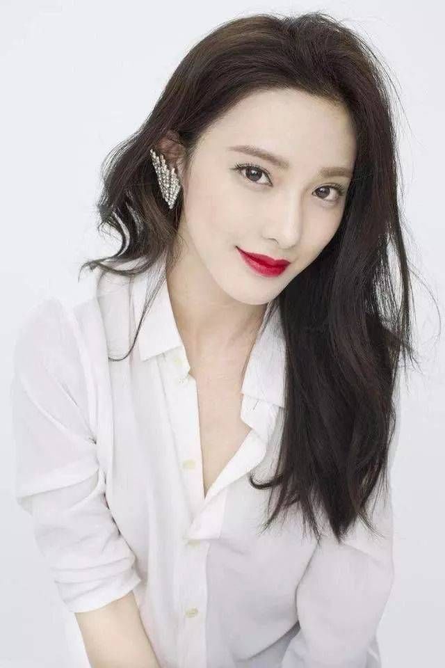 她是范冰冰旗下艺人,记不住不要紧,知道李小璐