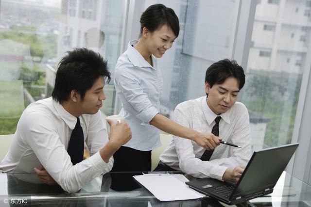 面试官:两个口加起来是什么字?他回答:吕字,当