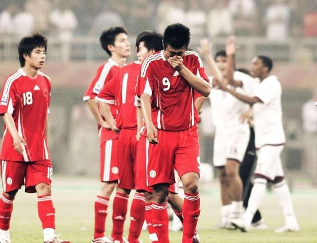 国足征战卡塔尔世界杯有戏?球迷:没戏 本届队