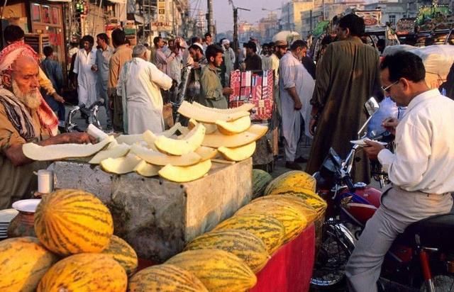 巴铁兄弟有难,我们仗义收购滞销水果,这个国家