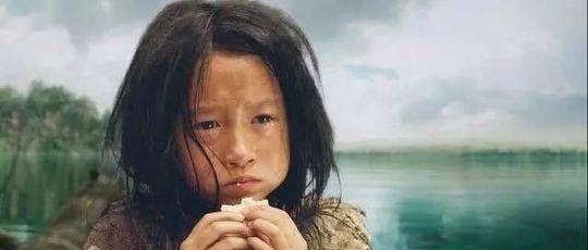 微博悼念爷爷关学曾,关晓彤被叫做京城格格不