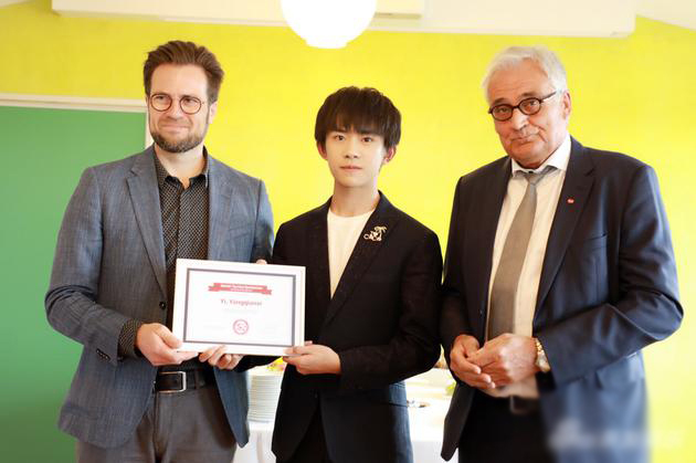 易烊千玺任丹麦旅游形象代言人 获市长亲授称