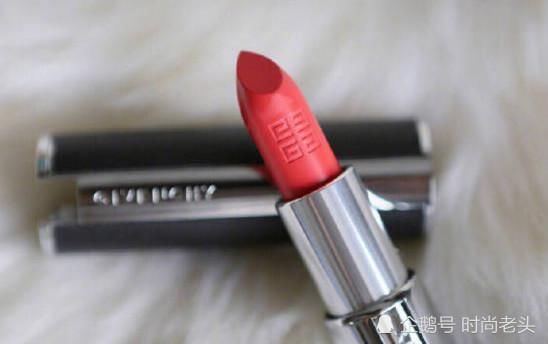 夏季适用口红还是唇釉 打造完美妆容的关键