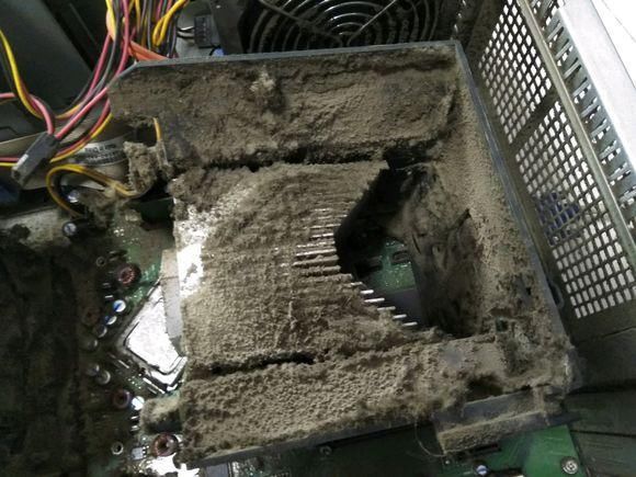 电脑坏了,修理工拆开主机箱后转头就走,加钱都