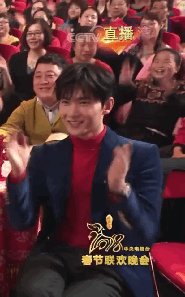 王俊凯王源易烊千玺,因为节目在后面,一直乖巧的看完了全程,默默鼓掌