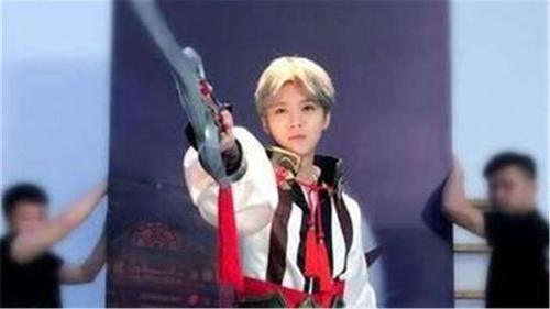 王者荣耀:斗鱼一姐张大仙的李白cos照,和鹿晗