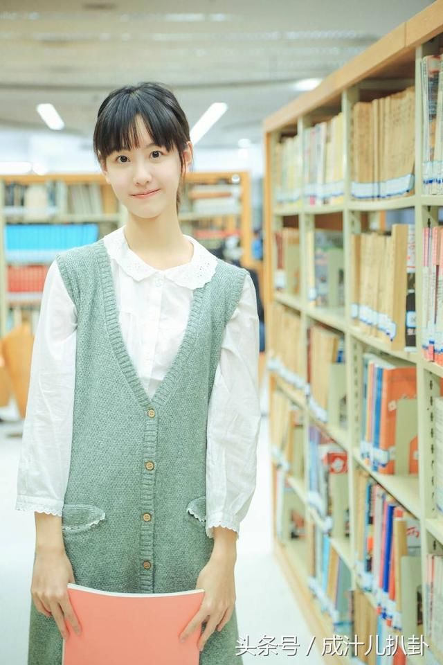 网红挤进娱乐圈,拍戏综艺一样不落,冯提莫李天