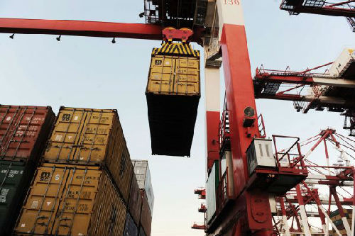 日媒:美国挑起对华贸易摩擦 世界经济不安情绪