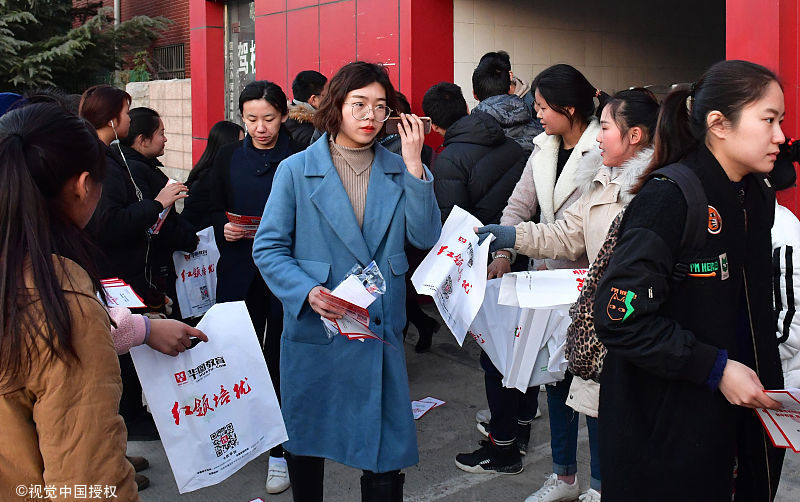 高考:毕业想考公务员,大学这6个专业最吃香,而