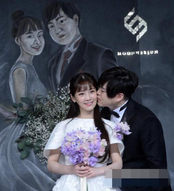 o.t文熙俊喜获爱女 感慨"剪脐带时手在颤抖"(图)