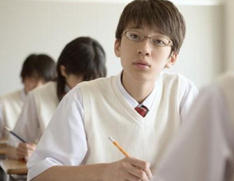 中考失败主动上补习班因父亲的一个举动他暴怒