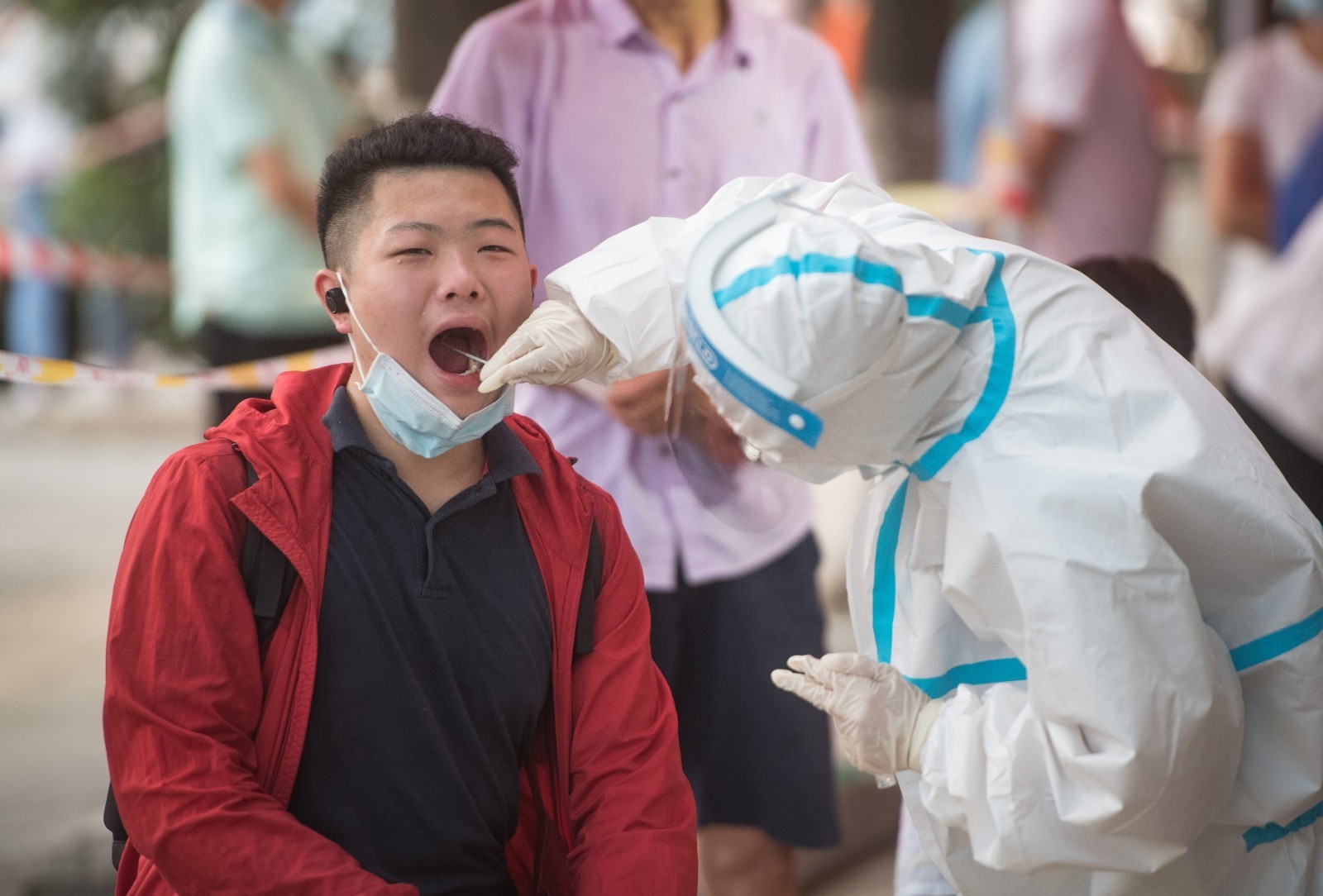 组图:武汉开展全市全员核酸检测