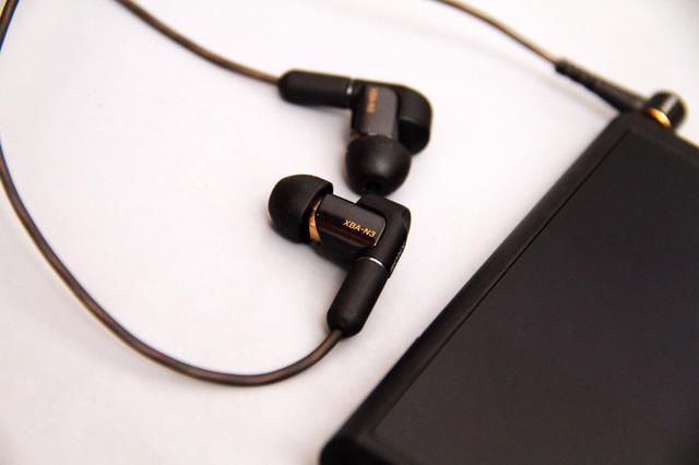 平衡接口加持至醇音质,索尼300A无损播放器轻