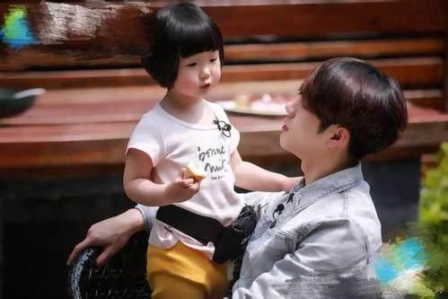 黄景瑜带娃做饭两不误,王嘉尔不顾腰疼只为博