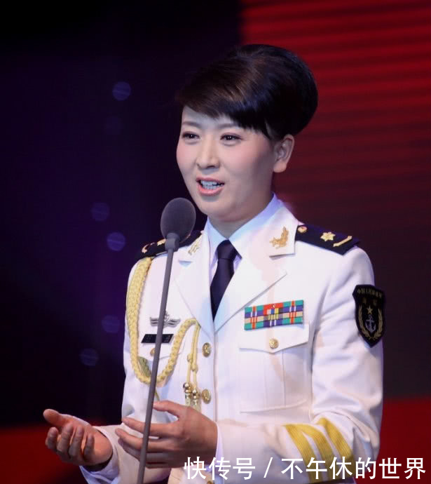 46岁闫学晶一家近照,老公整整隐藏了25年,儿子