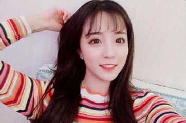 继17岁网红温婉被封杀后,她在抖音软件上凭借