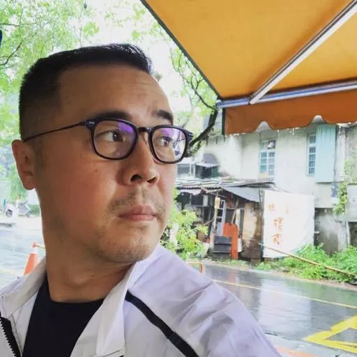 梁静茹老公两月前更换微博头像藏玄机(图2) 梁静茹老公两月前更换微博头像藏玄机(图2)