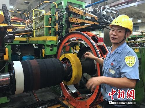 双证钳工技师程海良:让一台台问题设备“起死回生” 双证钳工技师程海良:让一台台问题设备“起死回生”