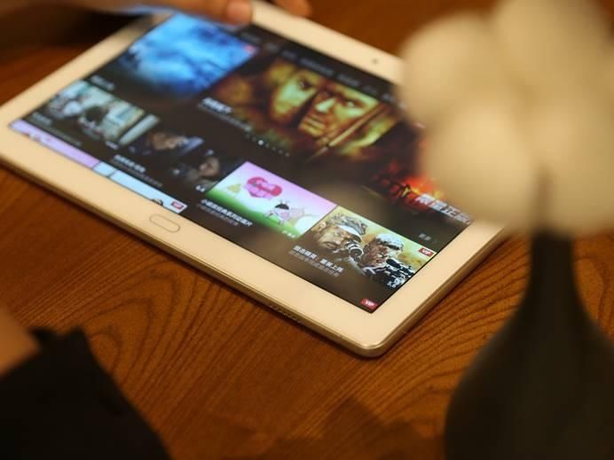 大屏防水新体验,荣耀Waterplay 平板上手玩