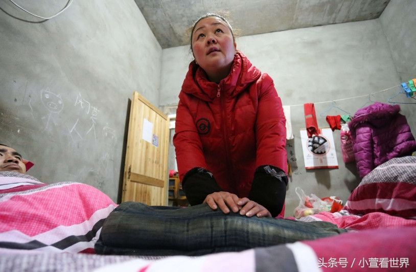 丈夫突遇车祸瘫痪在床 新婚妻子放弃赔偿要求 12年如一日照顾丈夫