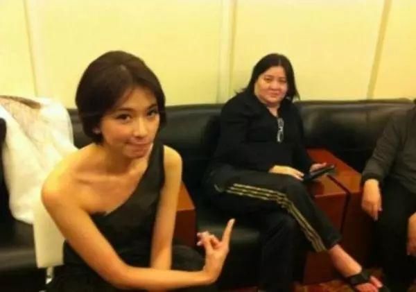 包装出无数明星的经纪人,居然是长这样的…