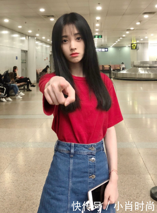 鞠婧祎真敢穿,一袭超短裙穿出性感风,这双纤细