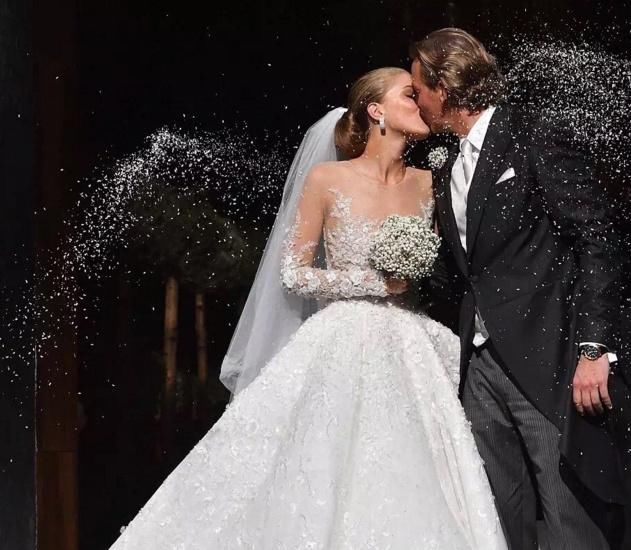 施华洛世奇的女儿大婚,婚纱8米长镶50万颗水晶