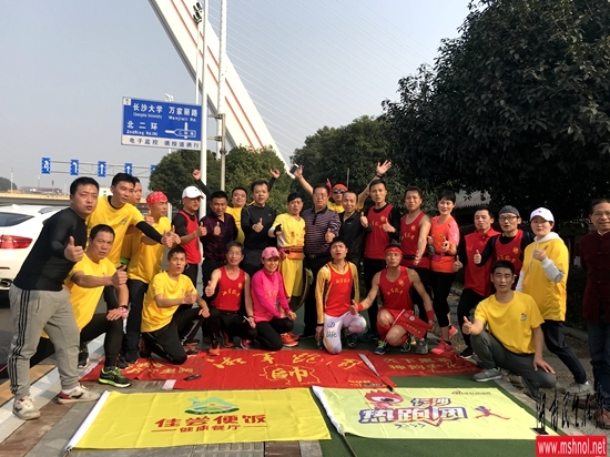 湖南安化阿甘邓良华跑跑跑 218天奔跑全国1