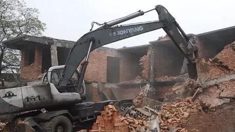 住房被违法强拆,该怎么赔偿?看法院怎么判…