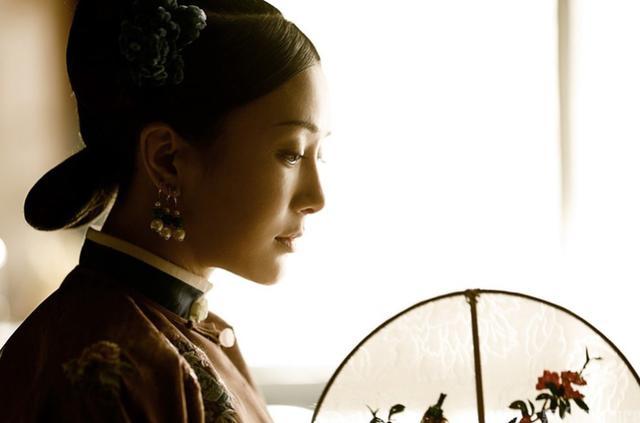 娱乐圈大龄单身女明星,秦岚渴望恋爱,而她明